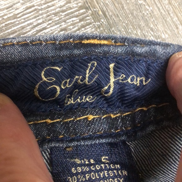 EARL JEAN BLUE Dark blue 5 pocket jeans. Junior Size 5. Pant length is 30” - Picture 6 of 9